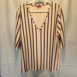 Red by BKE cream black striped medium short sleeve v-neck blouse